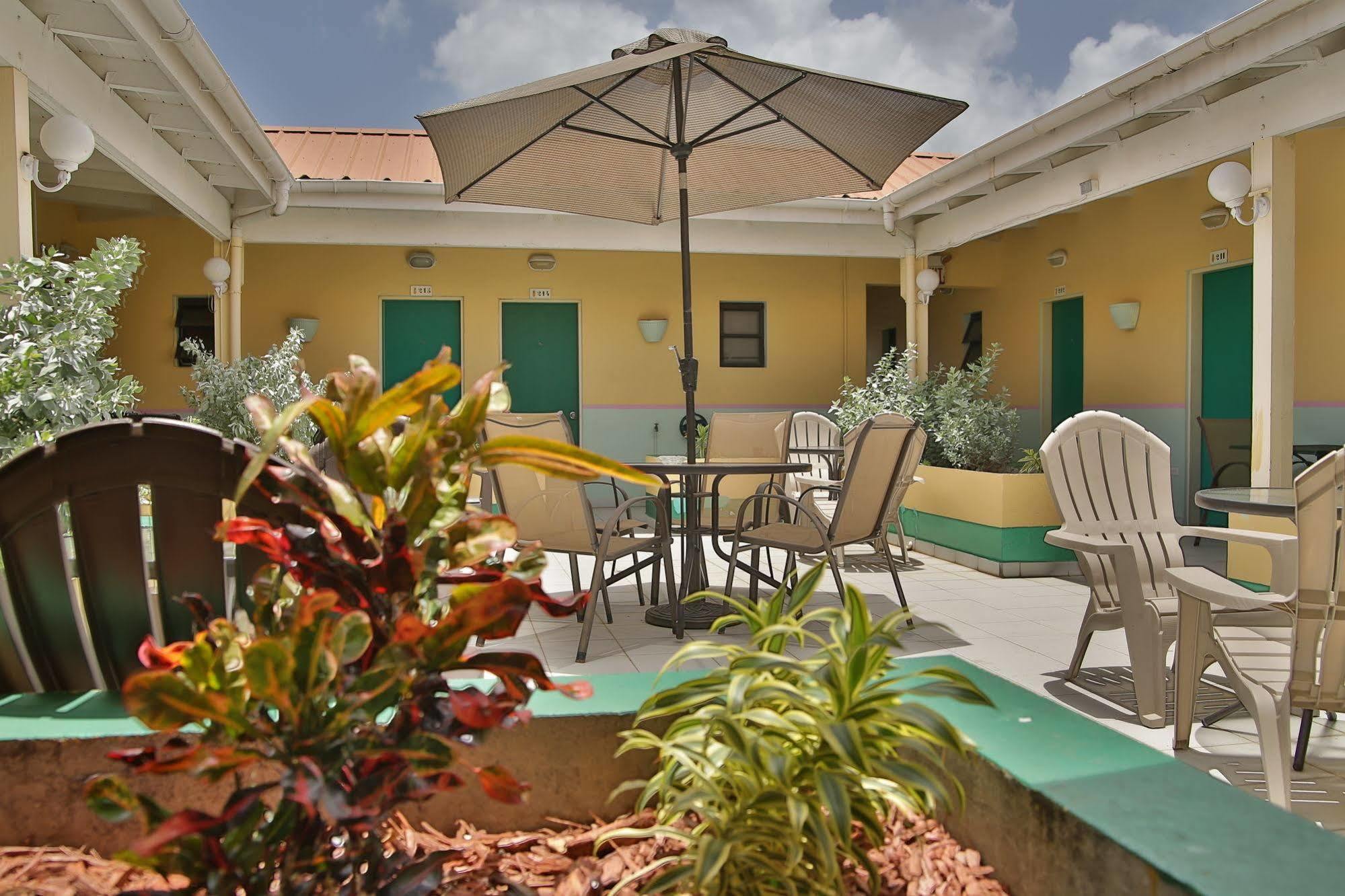 Carl'S Unique Inn & Conference Facilities Simpson Bay Exterior foto
